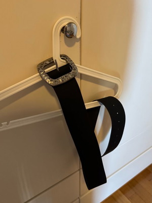 A.L.E. women's belt like new, adjustable, black