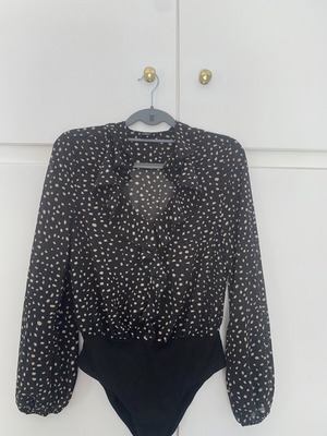Bodysuit, airy with chic front detail, size M