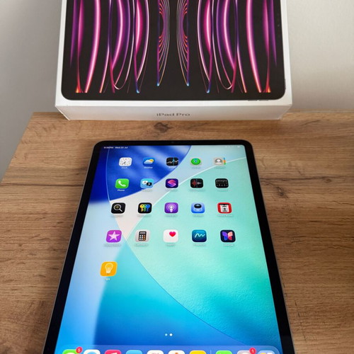 Apple iPad Pro 11” M2 256GB Wi-Fi Like New with Original Box