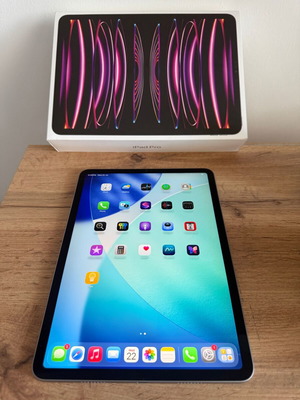 Apple iPad Pro 11” M2 256GB Wi-Fi Like New with Original Box