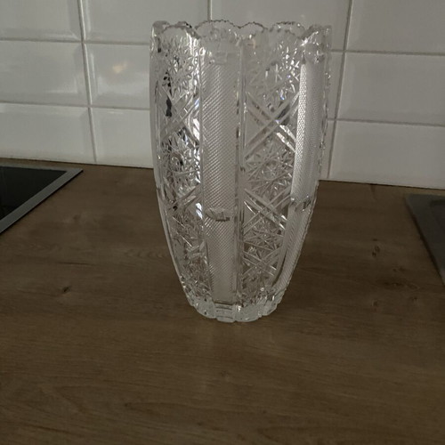 Crystal vase like new, heavy and stable
