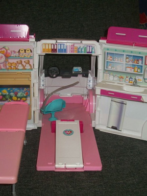 Barbie Portable Clinic like new