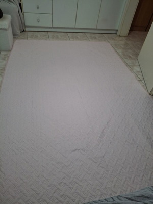 Quilted bed cover in soft pink
