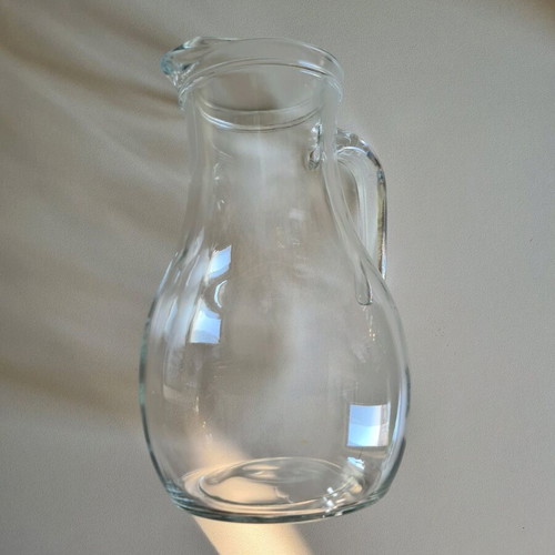 Glass water pitcher like new
