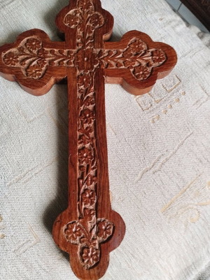 Wooden carved cross traditional like new, 27 cm dimensions