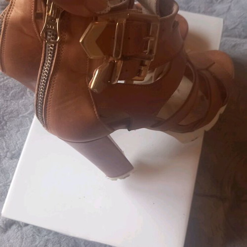 Women's sandals like new, beige, size 37
