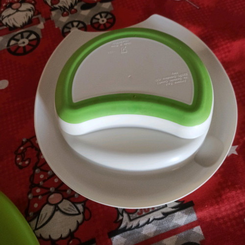 Children's plates set like new, 2 pieces with hippos and thermos feature