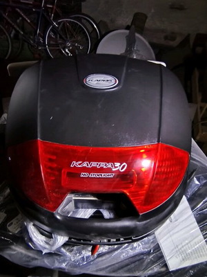 Kappa motorcycle top case like new with complete rack