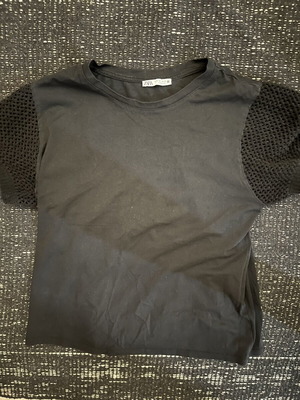 Zara woman’s shirt medium size, like new, black