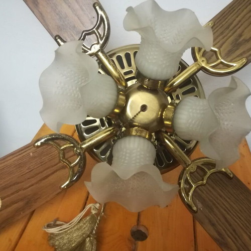 Ceiling fan with four-light fixture fully functional