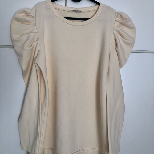 Regalinas long cream sweatshirt with puff sleeves, like new, size M/L