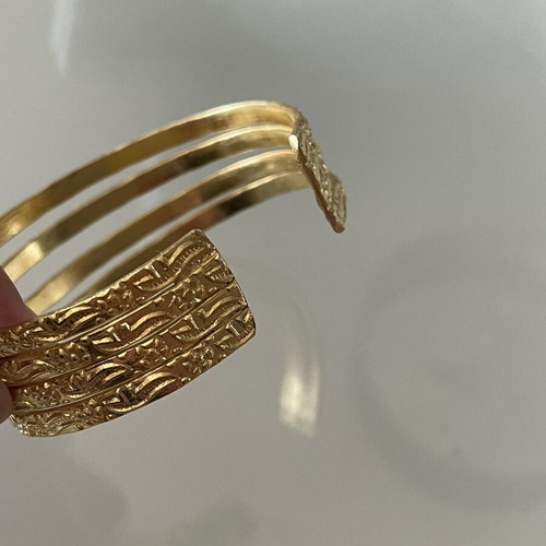 Handmade bracelet new, gold color