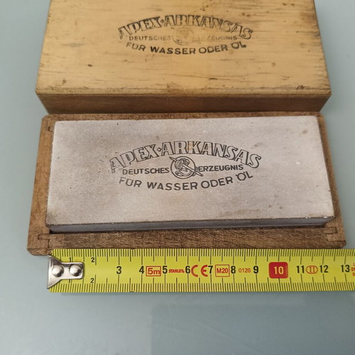 Apex-Arkansas sharpening stone like new in wooden box