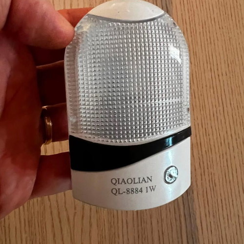 Qiaolian QL-8884 1W Night Light Like New