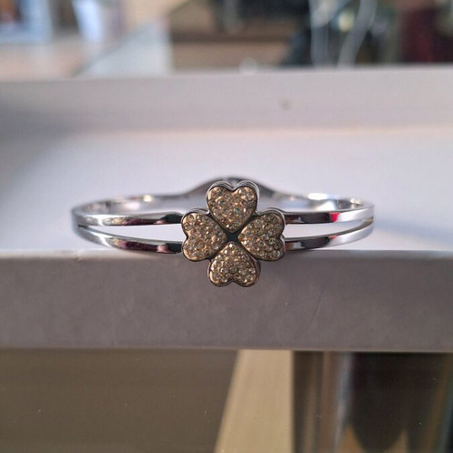 Silver bracelet like new with silver four-leaf clover