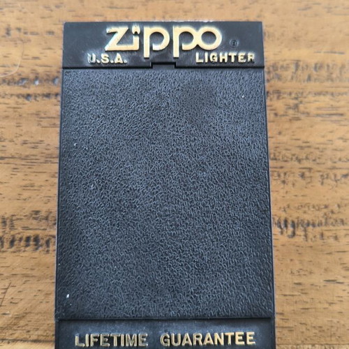Zippo lighter like new in excellent condition
