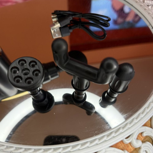 Massage Gun with 4 Heads like new, rechargeable