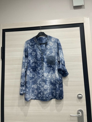 Women's blouse used, blue floral with sequins details