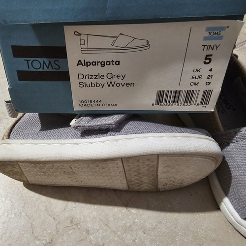Tom's children's shoes grey size 21 like new