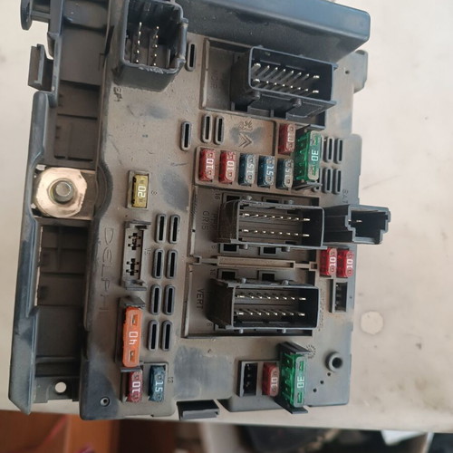 Fuse box for Peugeot 206 '98-'04 like new