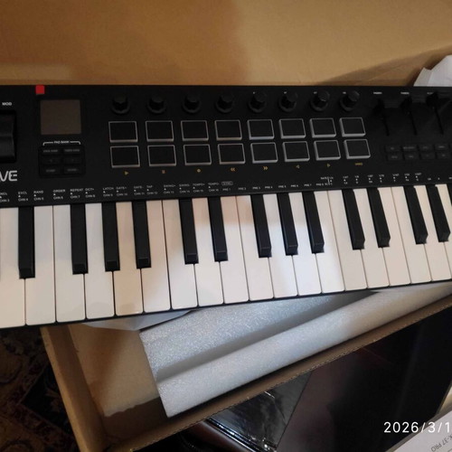 M-VAVE SMK-37 PRO MIDI Keyboard new with 16 RGB pads and Bluetooth