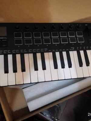 M-VAVE SMK-37 PRO MIDI Keyboard new with 16 RGB pads and Bluetooth