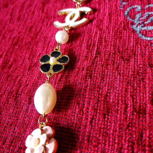 Necklace with enamel flowers and used faux pearls faux bijoux CC