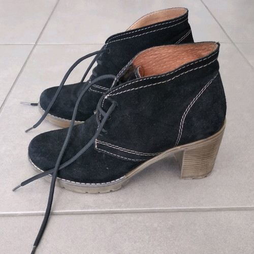 Ragazza black suede lace-up ankle boots used