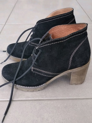 Μποτάκια Ragazza μεταχειρισμένα μαύρα δετά σε σουέντ ποιότητα