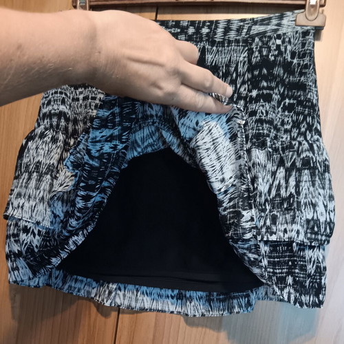 H&M skirt with ruffles and lining, small size