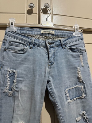 Women's skinny fit denim jeans like new, faded with distressing