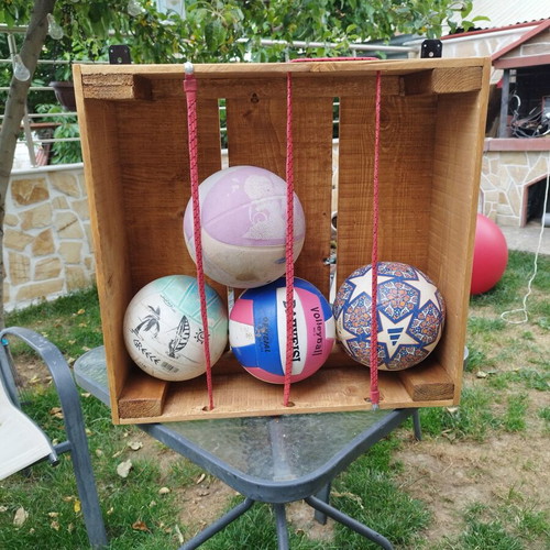 Wooden storage box for balls 60x60 like new