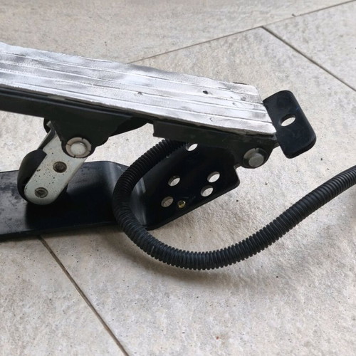 Sunward gas pedal used, reinforced for heavy-duty use