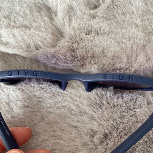 Toms sunglasses like new, dark blue color