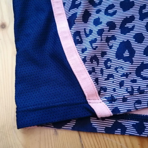 Nike Dri-FIT women's short leggings with leopard print, size S