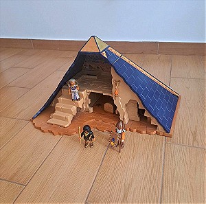 Πυραμίδα Playmobil με φιγούρες