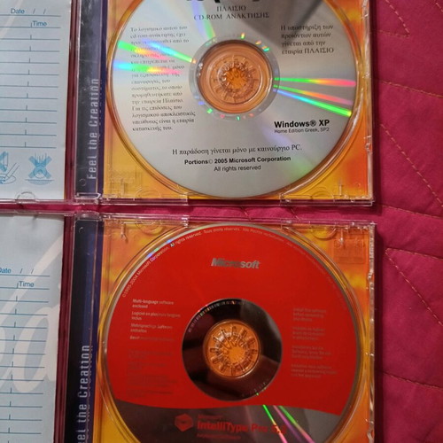 Authentic Windows XP and Microsoft keyboard like new