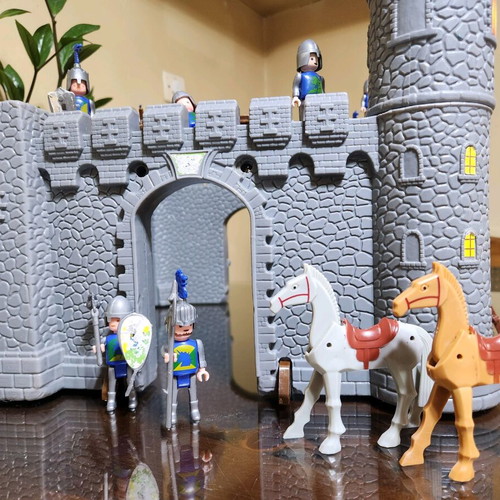 Vintage Knight Castle 6445 used, for collectors and diorama