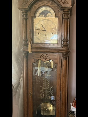 Howard Miller Grandfather Clock Like New, Oak Wood, Silver and Gold Face