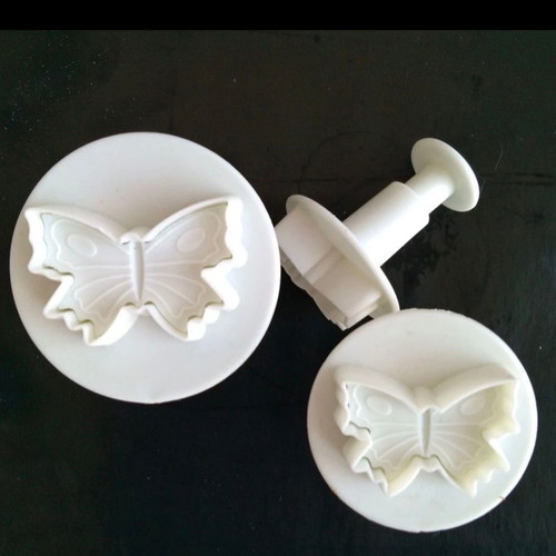 Butterfly cookie cutters like new, set of 3 for fondant