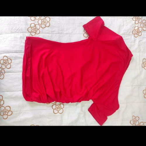 Women's blouse with one shoulder red satin type medium size