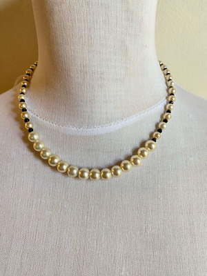 Δίχρωμο Κολιέ choker με χάντρες και πέρλες