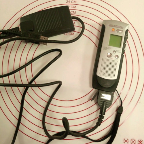 Olympus digital voice recorder like new with cable and battery or charger operation