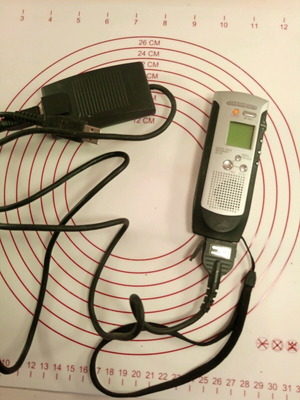 Olympus digital voice recorder like new with cable and battery or charger operation