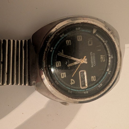 Seiko wristwatch with 7019 movement and embossed globe logo