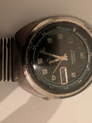 Seiko wristwatch with 7019 movement and embossed globe logo