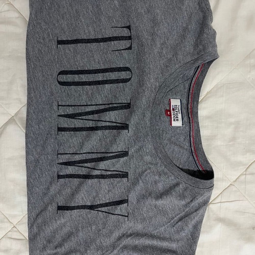 Tommy Hilfiger t shirt like new