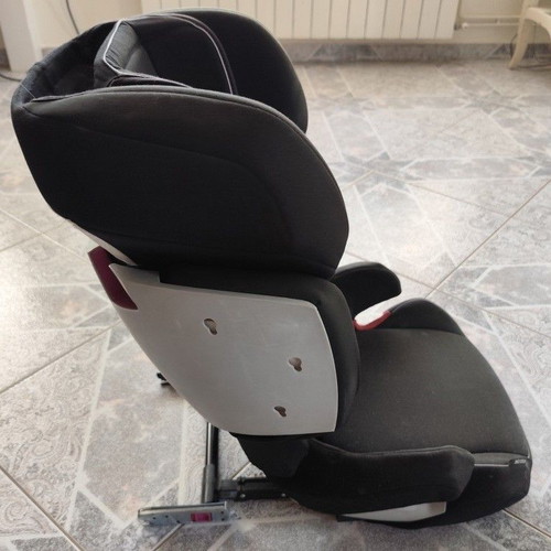 Cybex car seats used with ISOFIX base and adjustable headrest