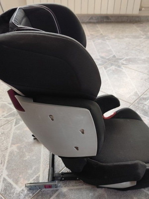 Cybex car seats used with ISOFIX base and adjustable headrest