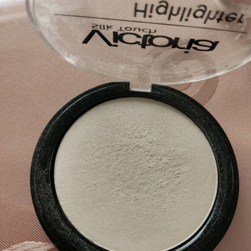 Highlighter pack of 3 new, liquid 15ml and powder 9g